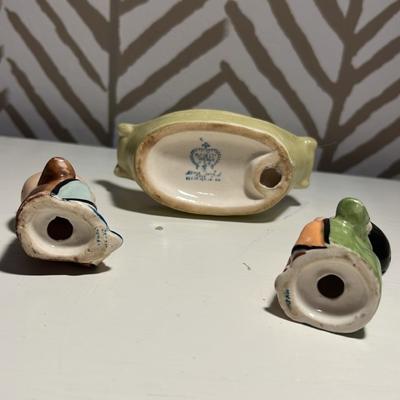 Vintage Ceramic Maruri Salt & Pepper Shaker Set, 3-Piece w/ Original Boat - Picture 5 of 5